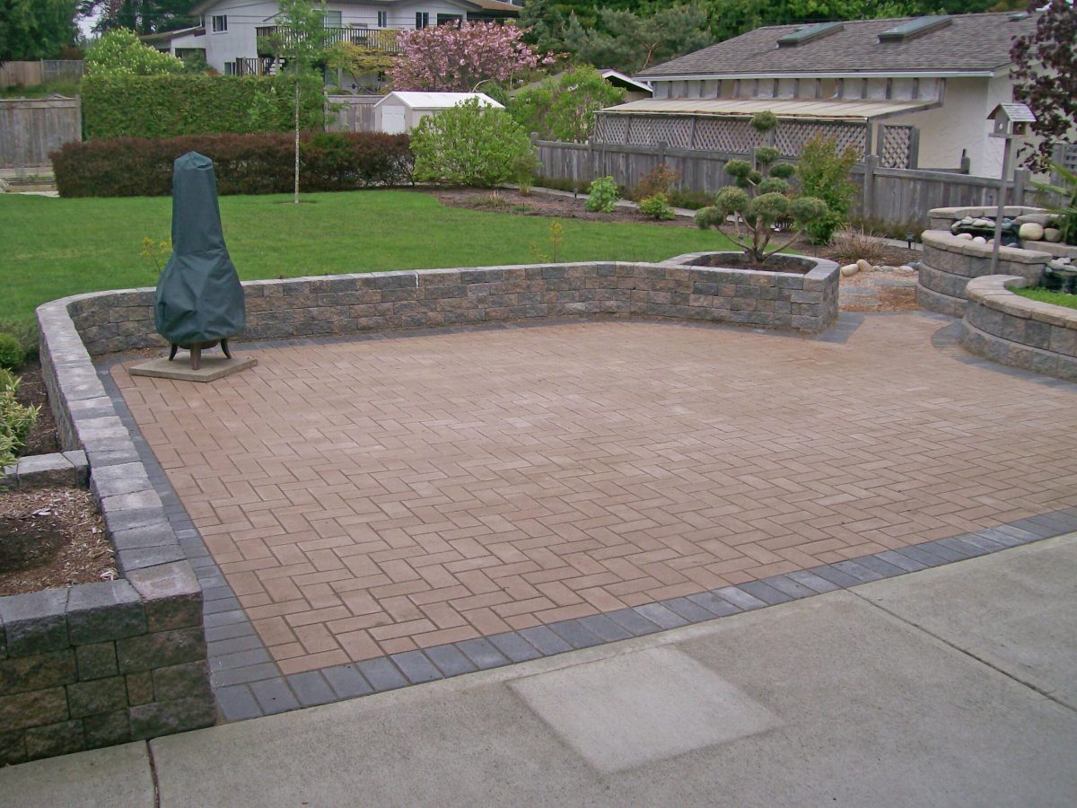 landscaping, patio, planters, paving stones, lawn